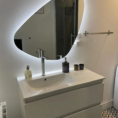 Les Aiguilles Dorees - Marche Saint Pierre, Victoire, Jaude *